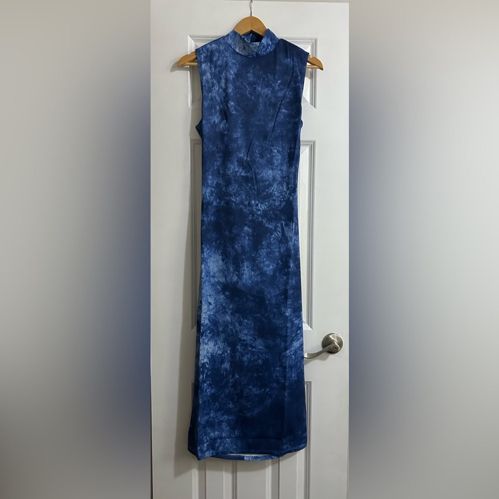 Elegant Blue Tie-Dye Dress - Picture 3 of 9